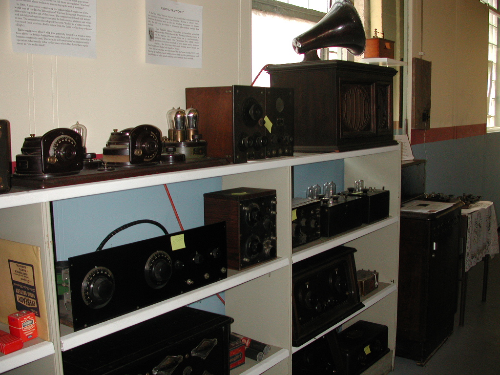 03-Old Radios